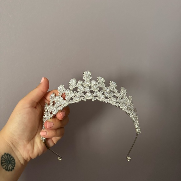 Cubic Zirconia Bridal Tiara / Headpiece/ Crown / Accessory / Wedding - Picture 6 of 8